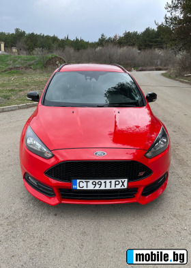     Ford Focus ST ~29 500 .