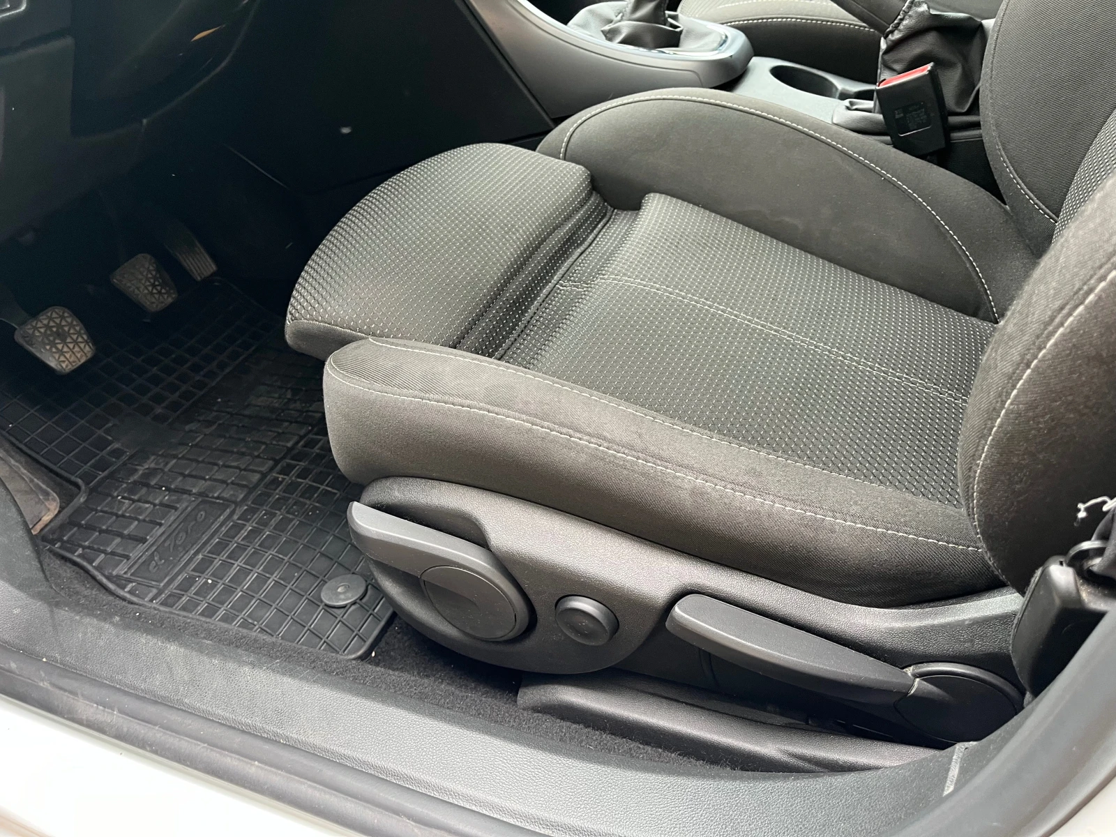 Opel Astra Sport Tourer - изображение 8 | Auto.bg Opel Astra Sport Tourer - изображение 8