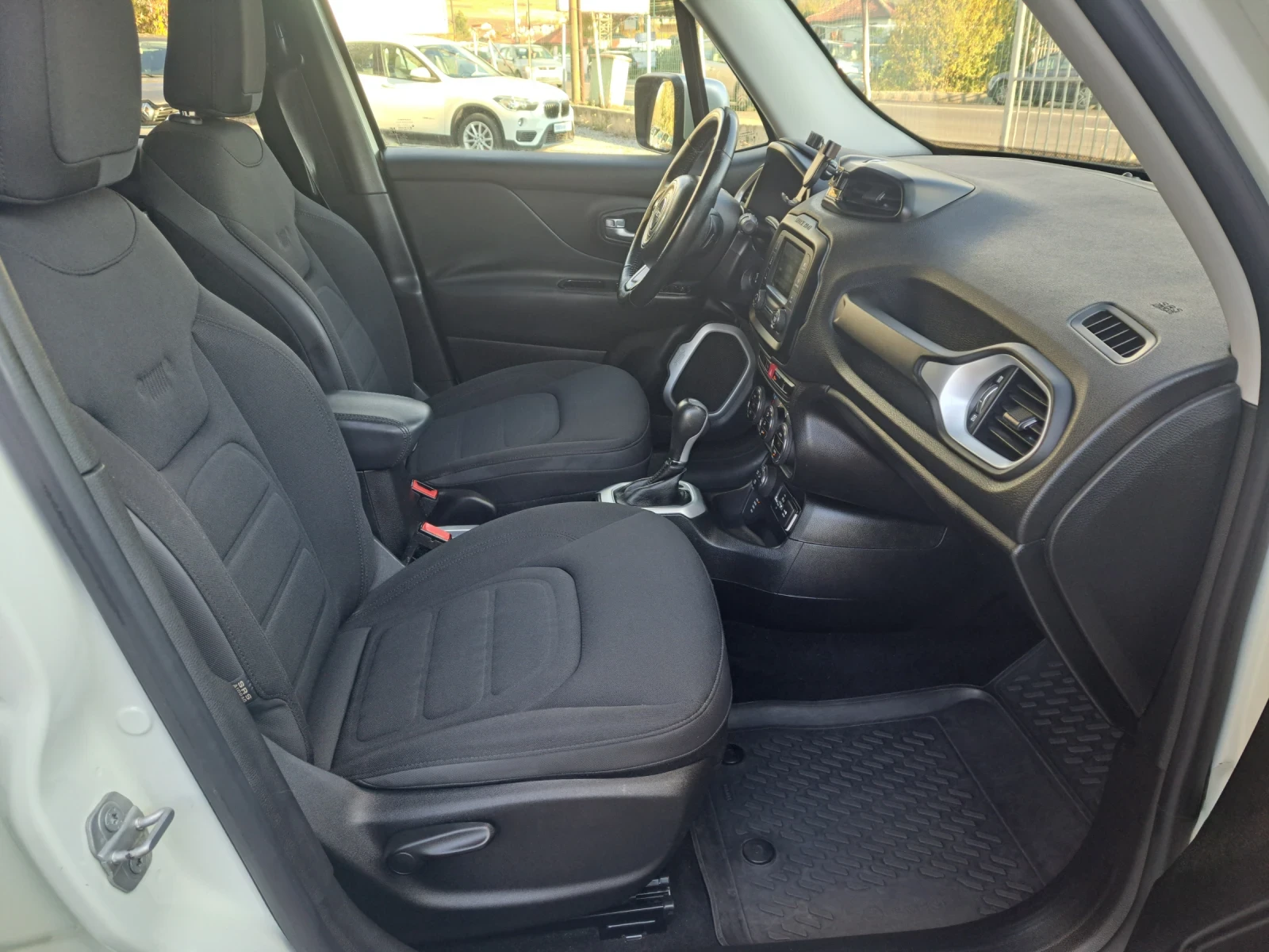 Jeep Renegade 2.0MJTD 4WD LIMITED - изображение 9 | Auto.bg Jeep Renegade 2.0MJTD 4WD LIMITED - изображение 9