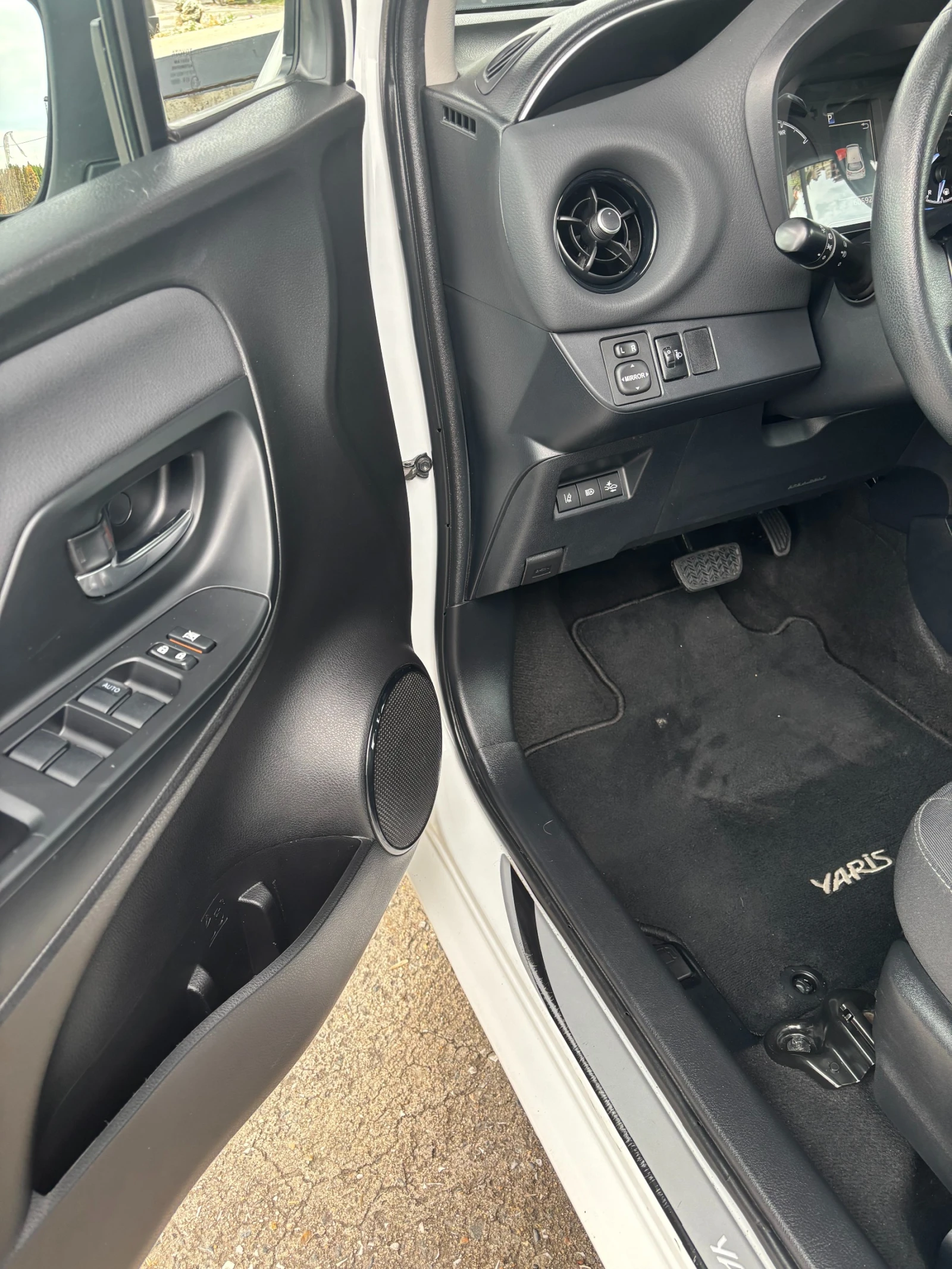 Toyota Yaris 1.5 HYBRID АВТОМАТ 60 000 км  - изображение 9 | Auto.bg Toyota Yaris 1.5 HYBRID АВТОМАТ 60 000 км  - изображение 9