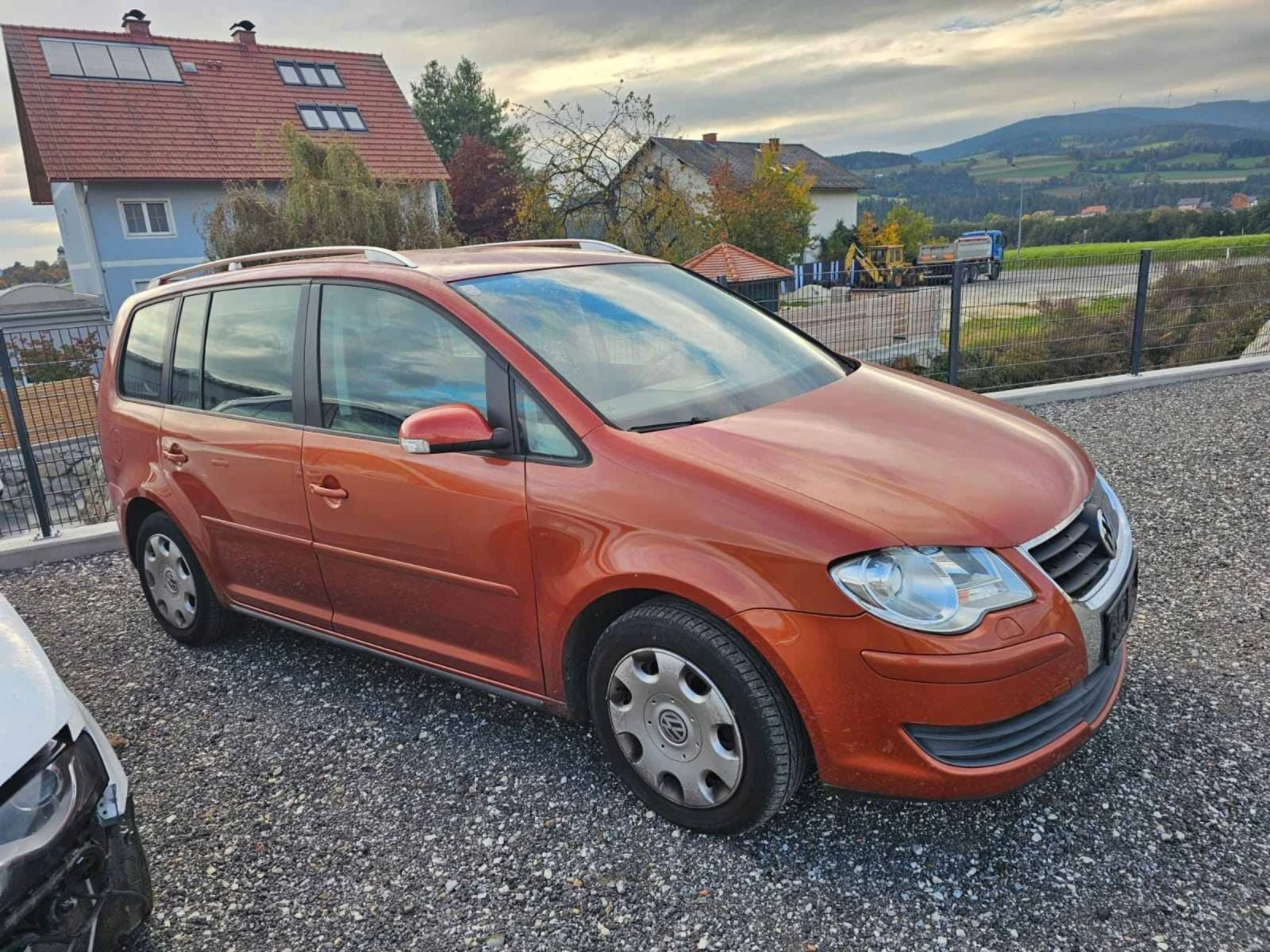 VW Touran 2.0TDI(140)* АВТОМАТИК* FACELIFT* НОВ ВНОС*  - изображение 5 | Auto.bg VW Touran 2.0TDI(140)* АВТОМАТИК* FACELIFT* НОВ ВНОС*  - изображение 5