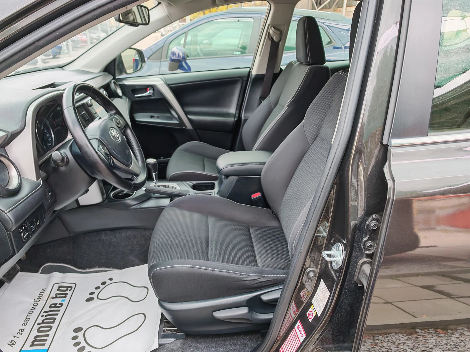 Toyota Rav4 2.5 Хибрид, Камера, Автомат - изображение 8 | Auto.bg Toyota Rav4 2.5 Хибрид, Камера, Автомат - изображение 8