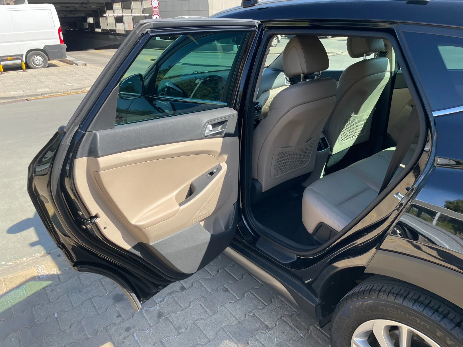 Hyundai Tucson Premium 1.6 T-GDI  177 к.с., 4x4 - изображение 10 | Auto.bg Hyundai Tucson Premium 1.6 T-GDI  177 к.с., 4x4 - изображение 10