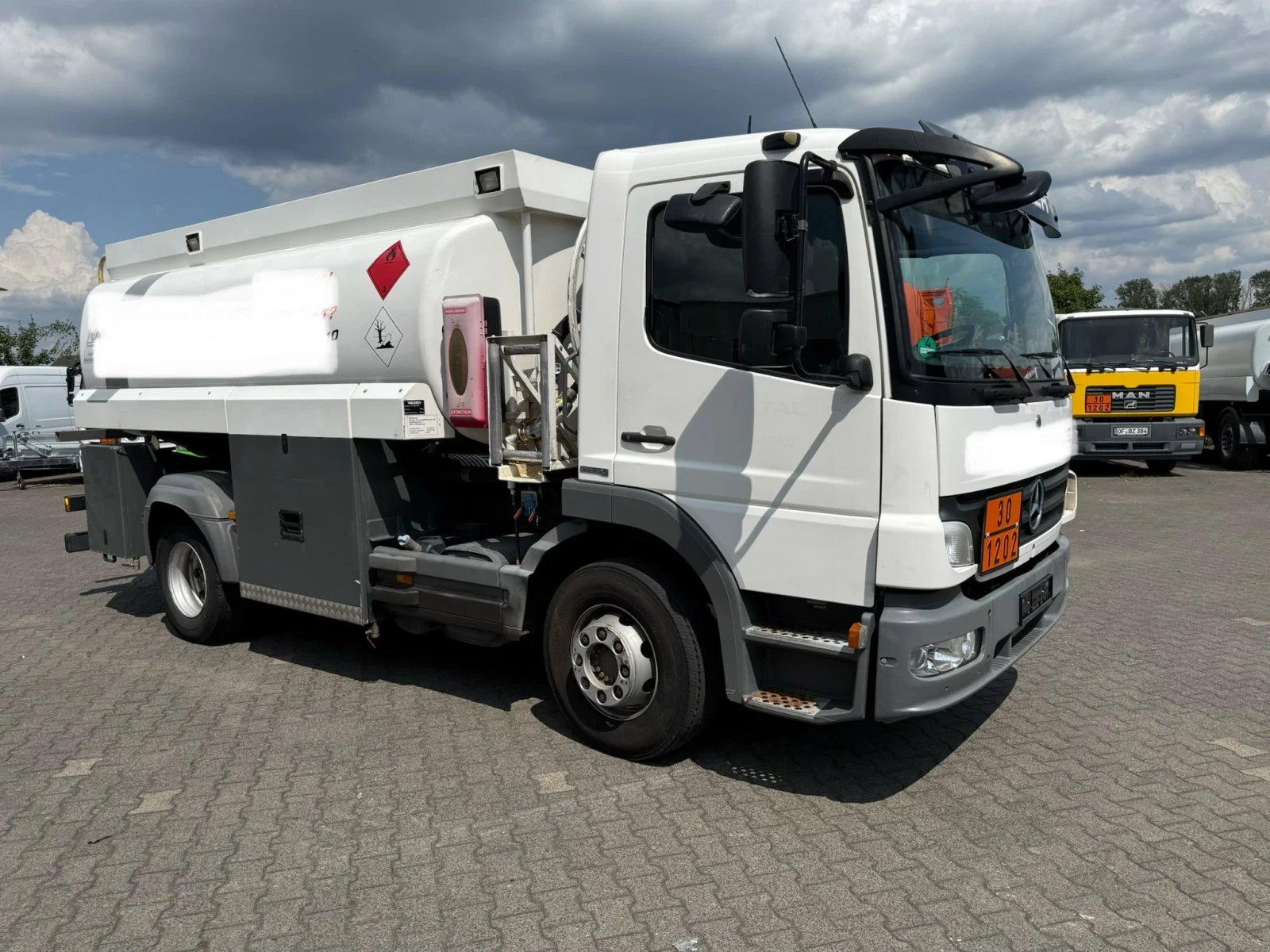 Mercedes-Benz Atego Бензин/Дизел | Auto.bg — изображение 1 Mercedes-Benz Atego Бензин/Дизел | Auto.bg — изображение 1