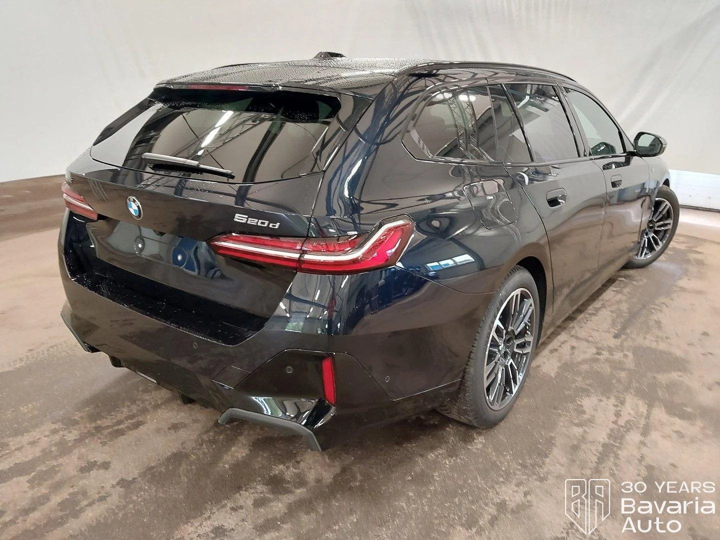 BMW 520 d xDrive Touring M Sport Paket Steptronic - изображение 3 | Auto.bg BMW 520 d xDrive Touring M Sport Paket Steptronic - изображение 3