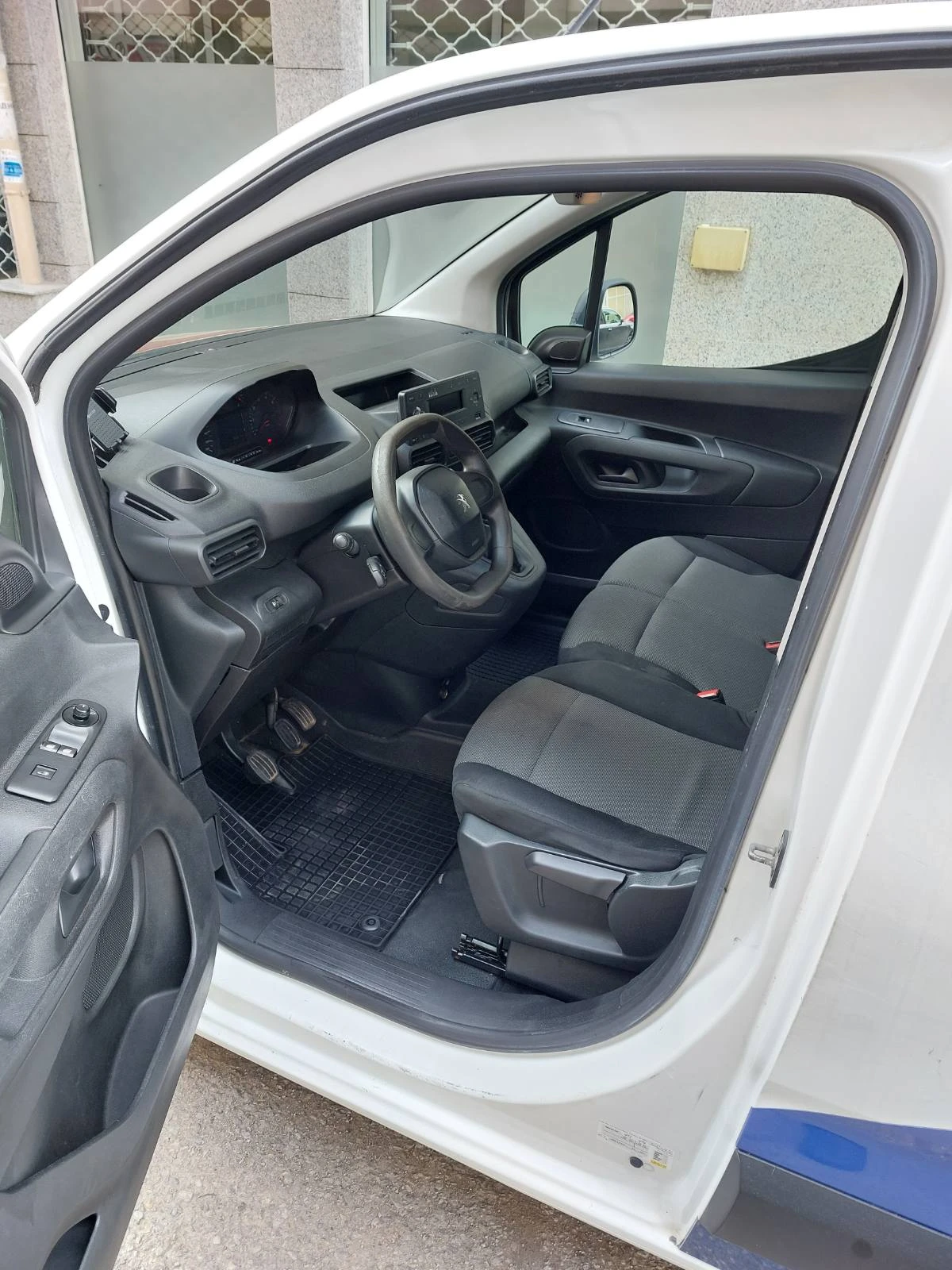 Peugeot Partner Собствен лизинг - изображение 5 | Auto.bg Peugeot Partner Собствен лизинг - изображение 5