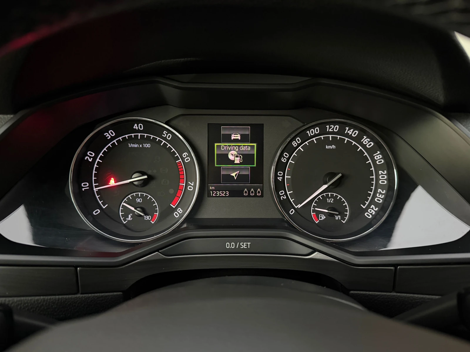 Skoda Superb 1.8 TSI DSG - изображение 7 | Auto.bg Skoda Superb 1.8 TSI DSG - изображение 7