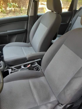 Ford C-max - 1300 € / 2542.58 лв. - 22061300 8 | Car24.bg Ford C-max - 1300 € / 2542.58 лв. - 22061300 8