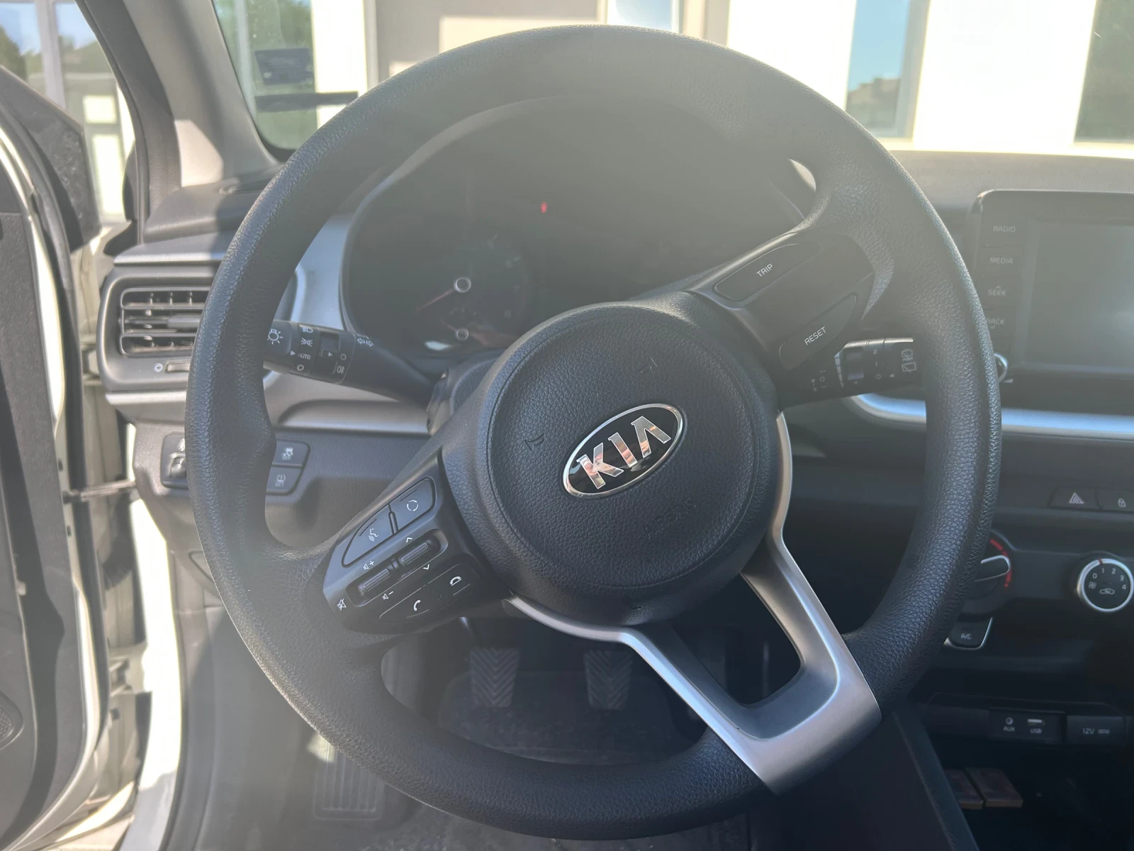 Kia Stonic  - изображение 6 | Auto.bg Kia Stonic  - изображение 6