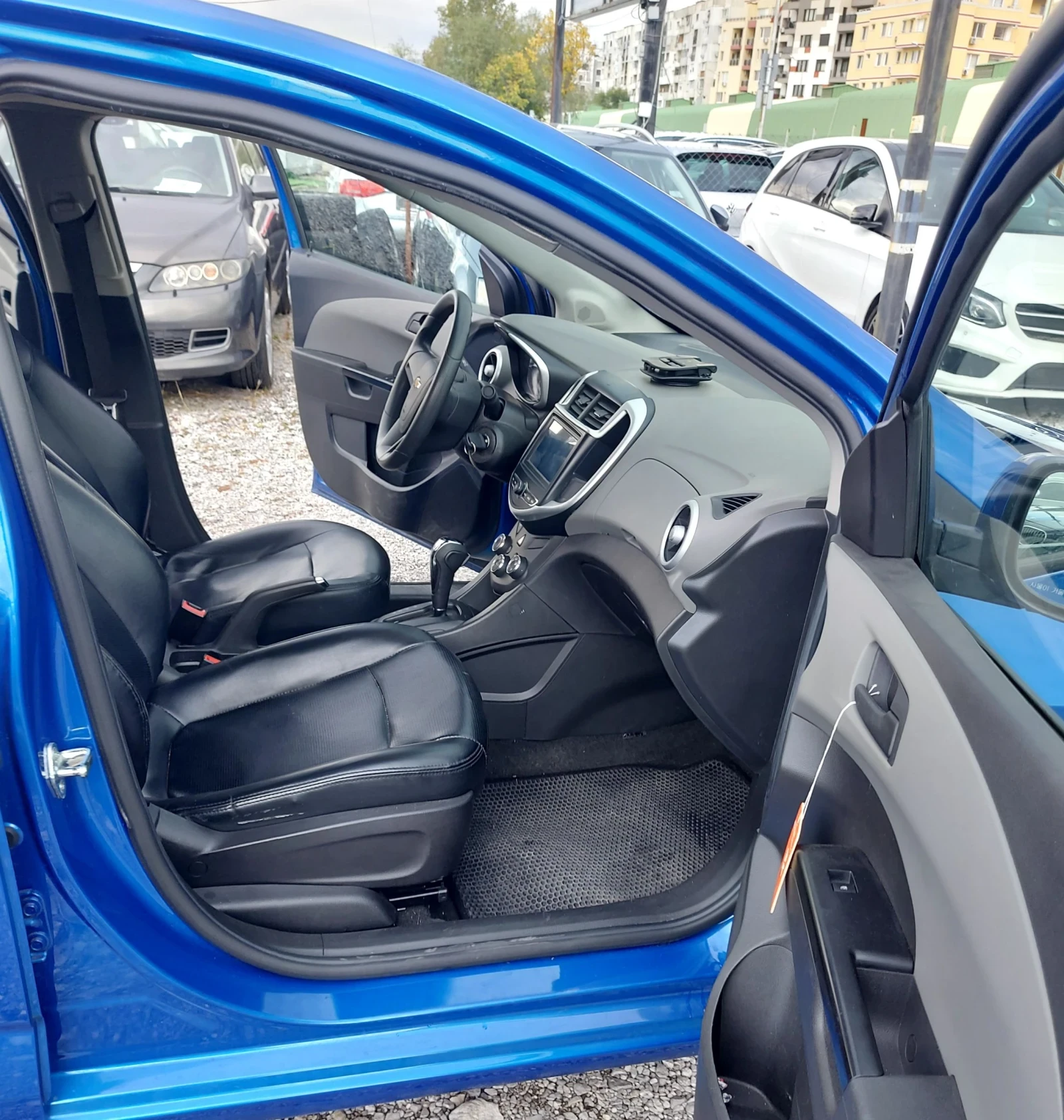 Chevrolet Aveo 140кс/Автомат. Бензин. Камера. Нави  - изображение 10 | Auto.bg Chevrolet Aveo 140кс/Автомат. Бензин. Камера. Нави  - изображение 10