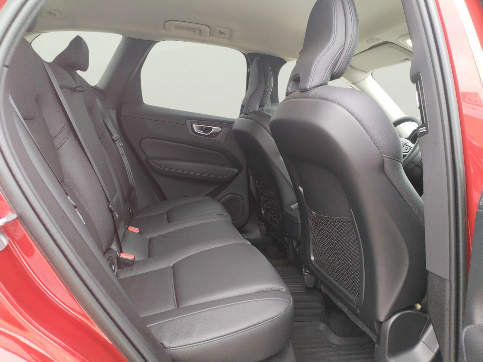 Volvo XC60 2.0 B5 - изображение 10 | Auto.bg Volvo XC60 2.0 B5 - изображение 10