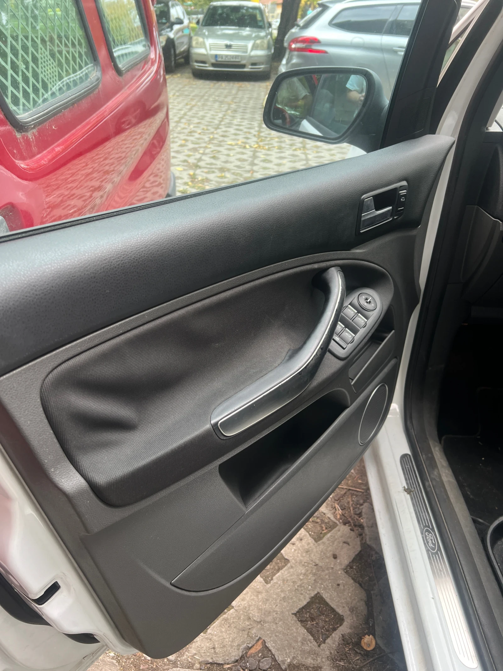 Ford C-max 154Хил.км/TITANIUM/2.0TDC  /АВТОМАТИК/ - изображение 10 | Auto.bg Ford C-max 154Хил.км/TITANIUM/2.0TDC  /АВТОМАТИК/ - изображение 10