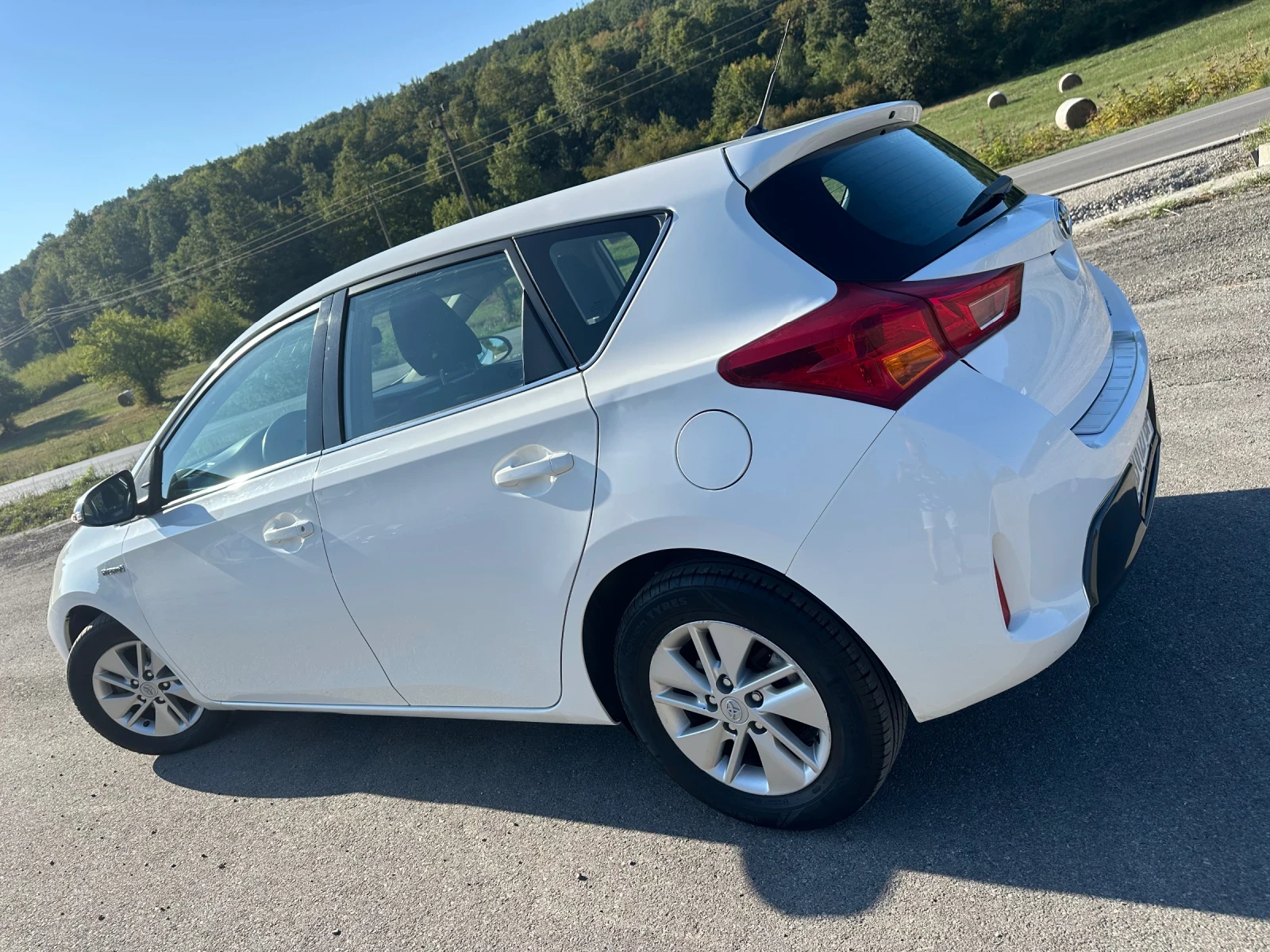 Toyota Auris 1.8HIBRID* REALNI KM*  - изображение 4 | Auto.bg Toyota Auris 1.8HIBRID* REALNI KM*  - изображение 4