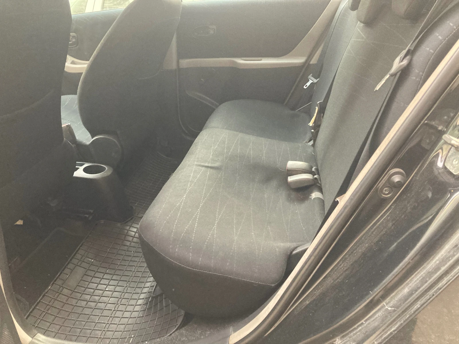 Toyota Yaris  - изображение 9 | Auto.bg Toyota Yaris  - изображение 9
