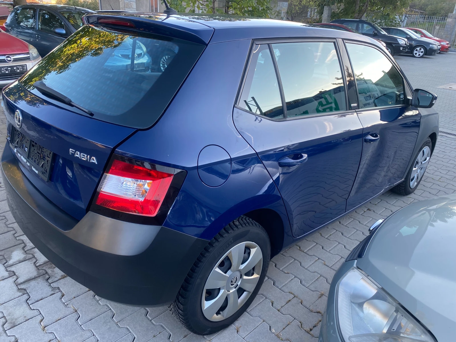 Skoda Fabia 1.0 60кс. 80к. км - изображение 5 | Auto.bg Skoda Fabia 1.0 60кс. 80к. км - изображение 5