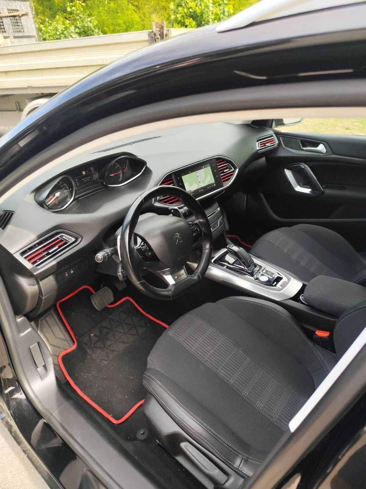 Peugeot 308 1.2 бензин GT 130 коня турбо - изображение 10 | Auto.bg Peugeot 308 1.2 бензин GT 130 коня турбо - изображение 10