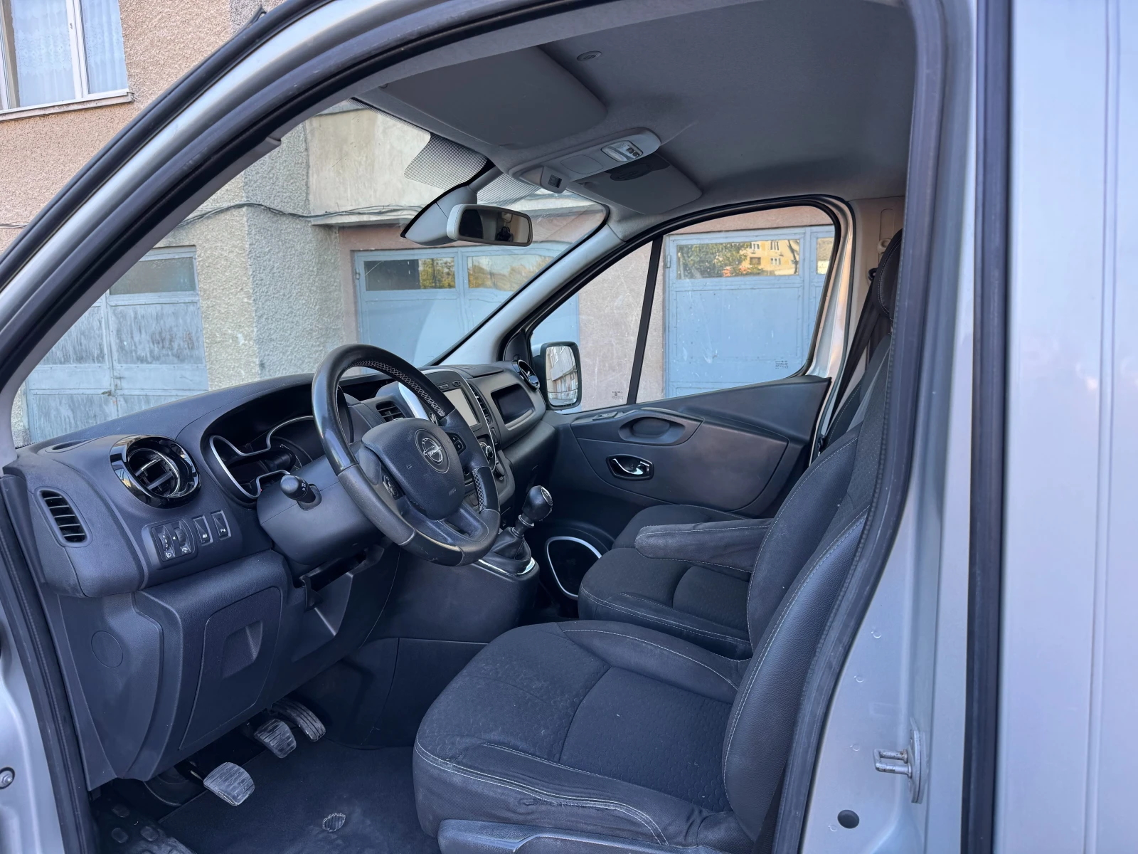 Opel Vivaro 1.6CDTI BITURBO - изображение 10 | Auto.bg Opel Vivaro 1.6CDTI BITURBO - изображение 10