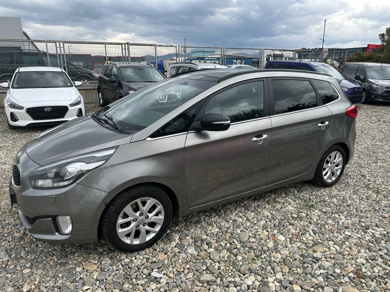Kia Carens 1.7 135hp 7мест - изображение 4 | Auto.bg Kia Carens 1.7 135hp 7мест - изображение 4