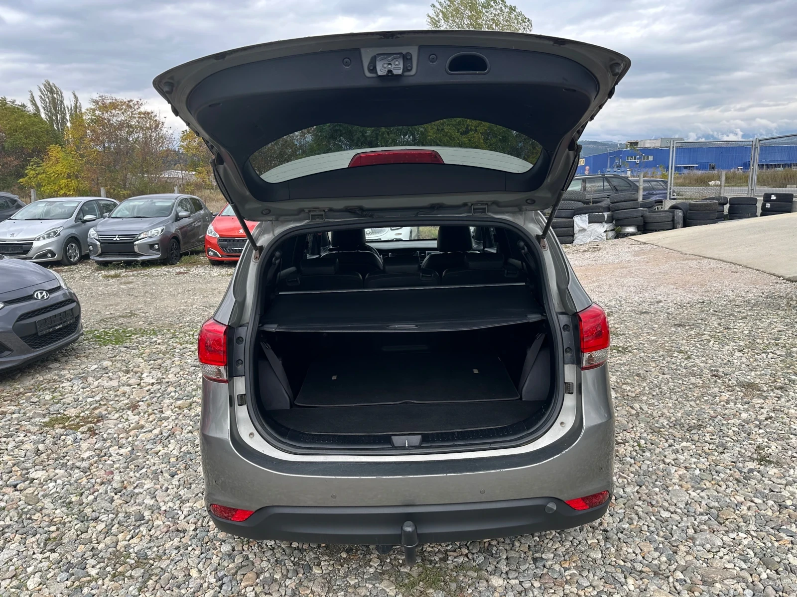 Kia Carens 1.7 135hp 7мест - изображение 7 | Auto.bg Kia Carens 1.7 135hp 7мест - изображение 7