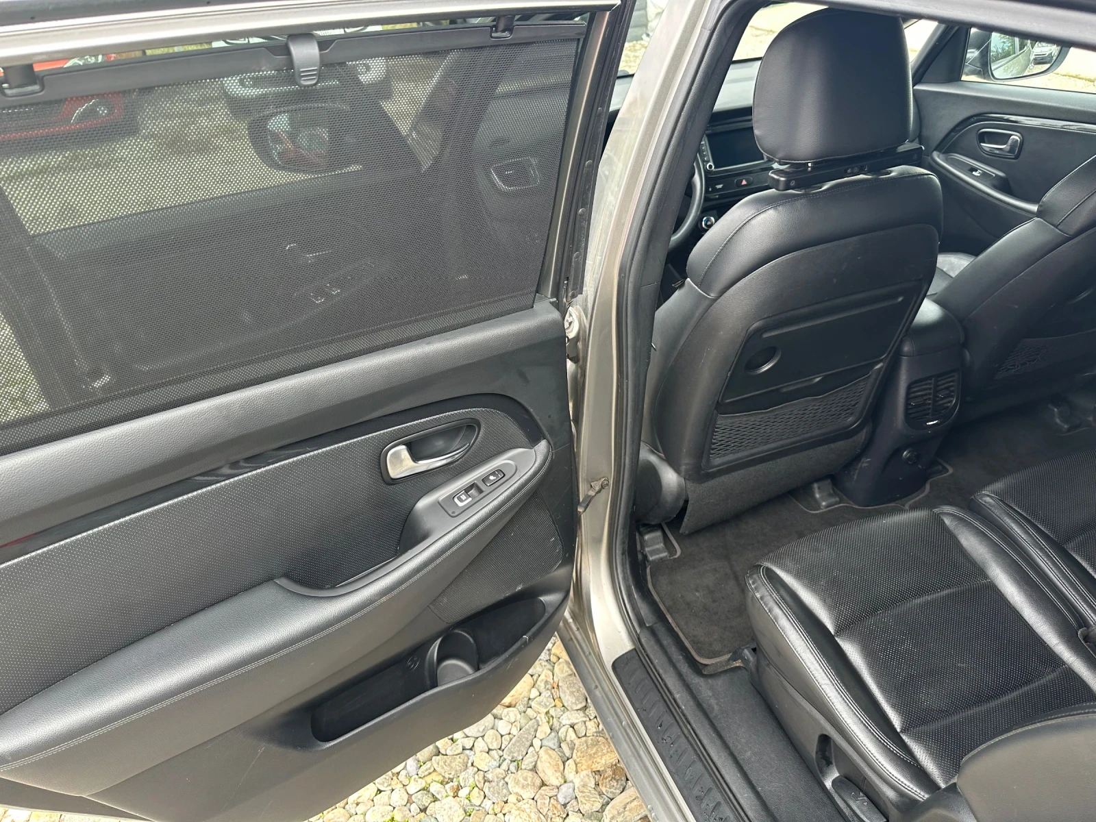 Kia Carens 1.7 135hp 7мест - изображение 10 | Auto.bg Kia Carens 1.7 135hp 7мест - изображение 10