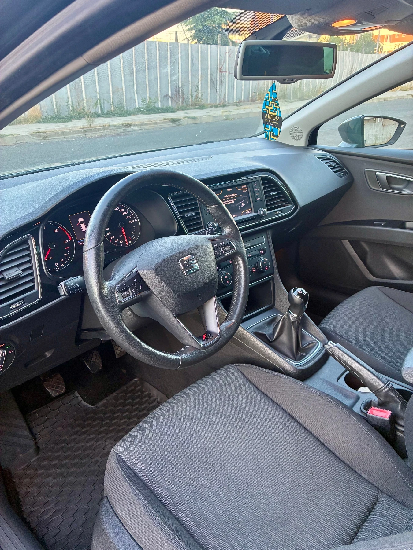 Seat Leon 1.6 TDI 6 скорости - изображение 10 | Auto.bg Seat Leon 1.6 TDI 6 скорости - изображение 10