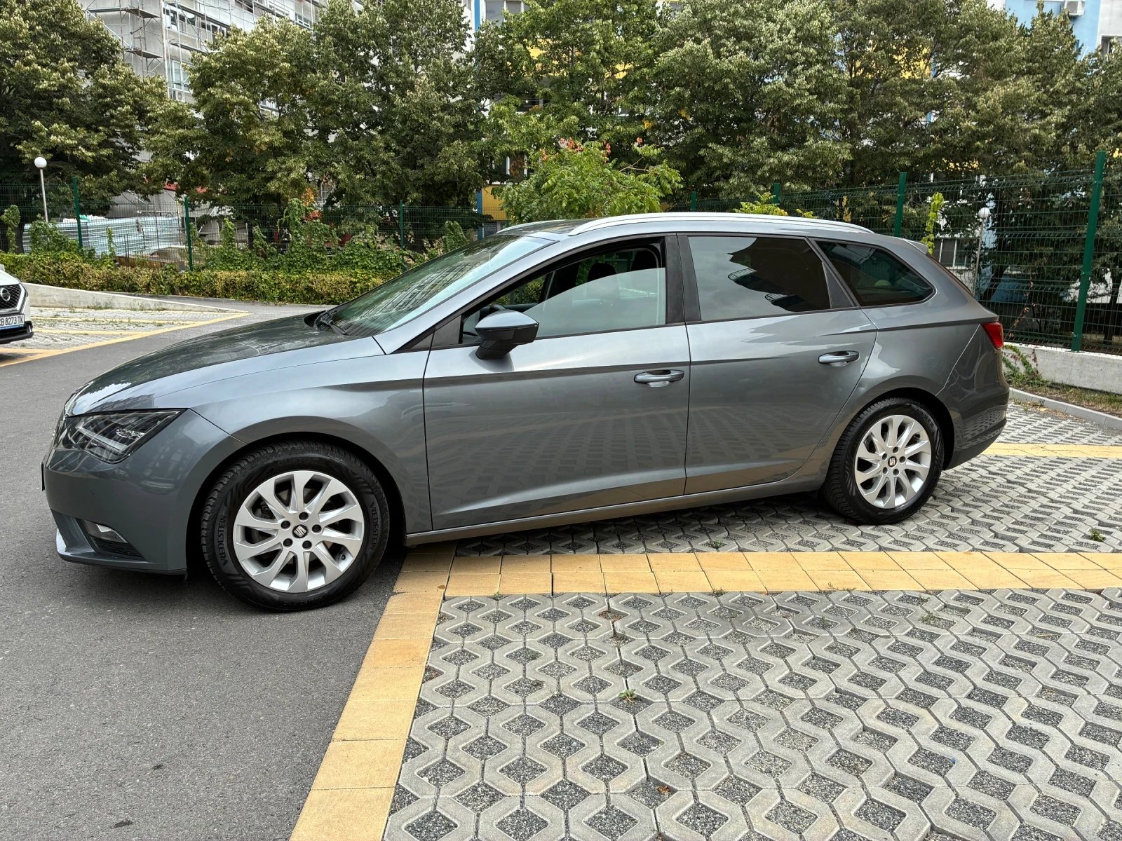 Seat Leon 1.6 TDI 6 скорости - изображение 4 | Auto.bg Seat Leon 1.6 TDI 6 скорости - изображение 4