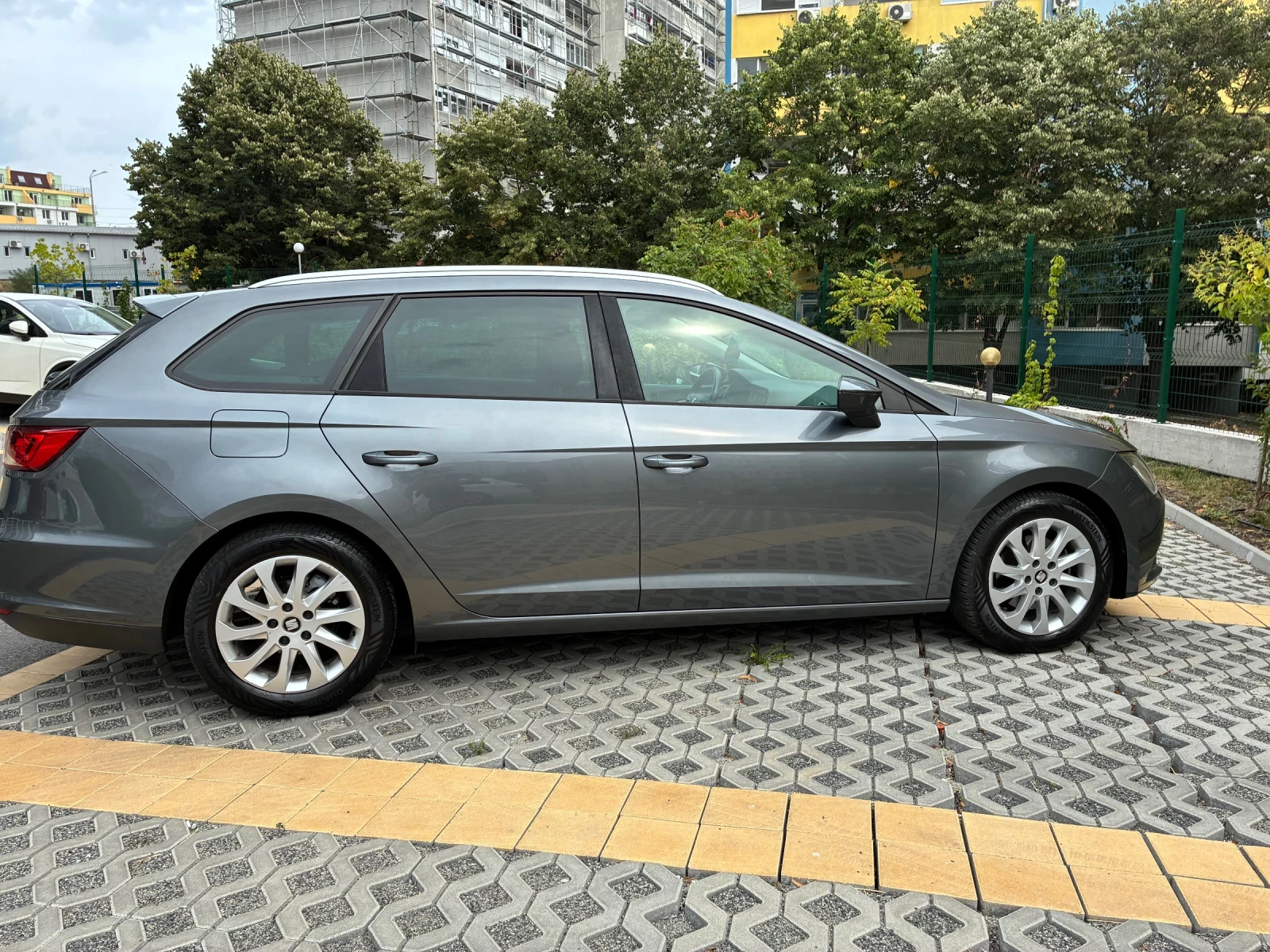 Seat Leon 1.6 TDI 6 скорости - изображение 6 | Auto.bg Seat Leon 1.6 TDI 6 скорости - изображение 6