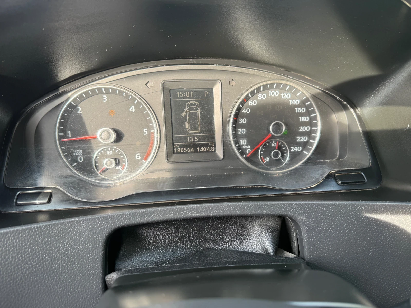 VW T6 2.0TDI-180bhp, Кожа, Хенон, Автоматик, товаропътни - изображение 8 | Auto.bg VW T6 2.0TDI-180bhp, Кожа, Хенон, Автоматик, товаропътни - изображение 8