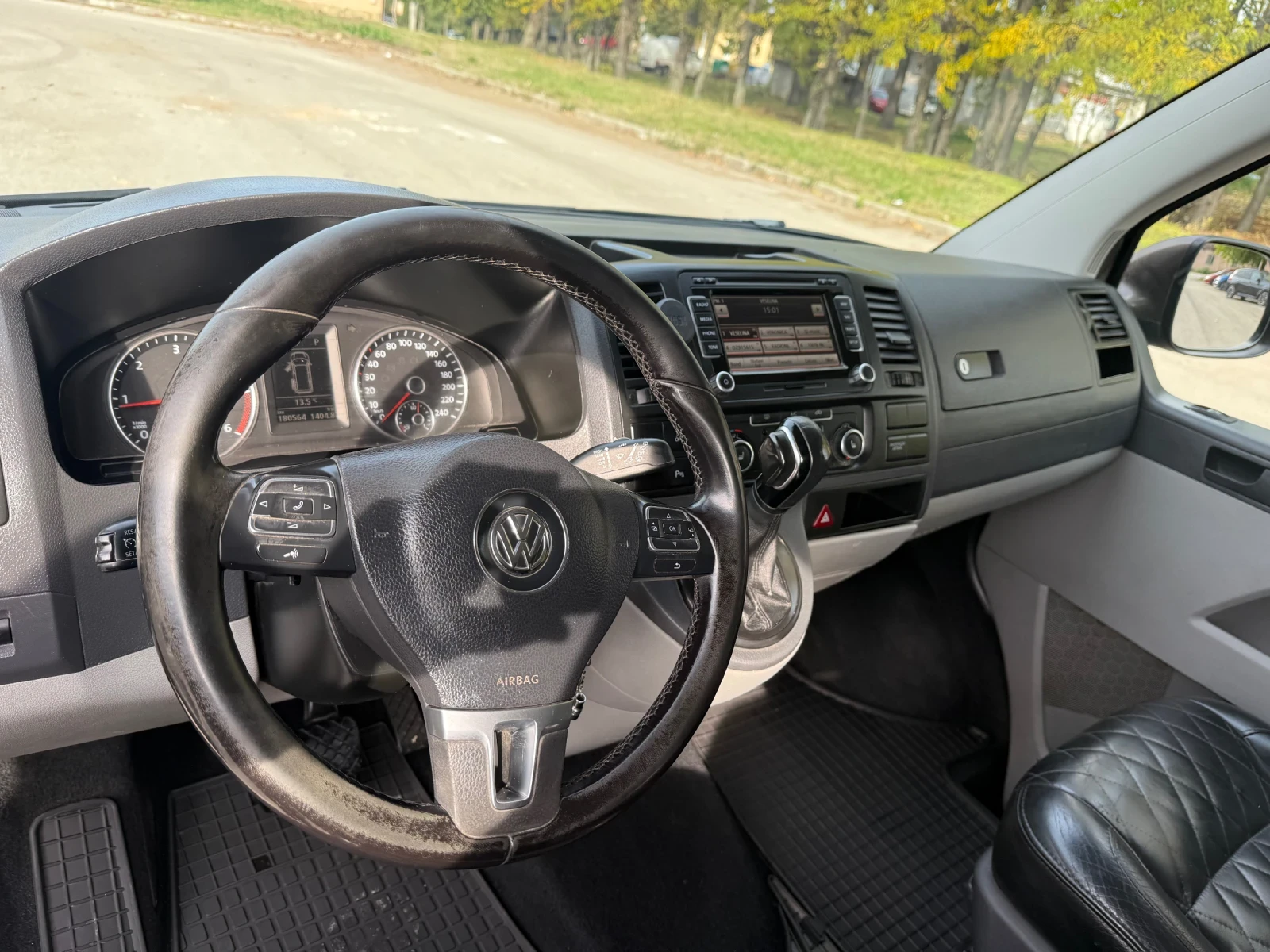 VW T6 2.0TDI-180bhp, Кожа, Хенон, Автоматик, товаропътни - изображение 9 | Auto.bg VW T6 2.0TDI-180bhp, Кожа, Хенон, Автоматик, товаропътни - изображение 9