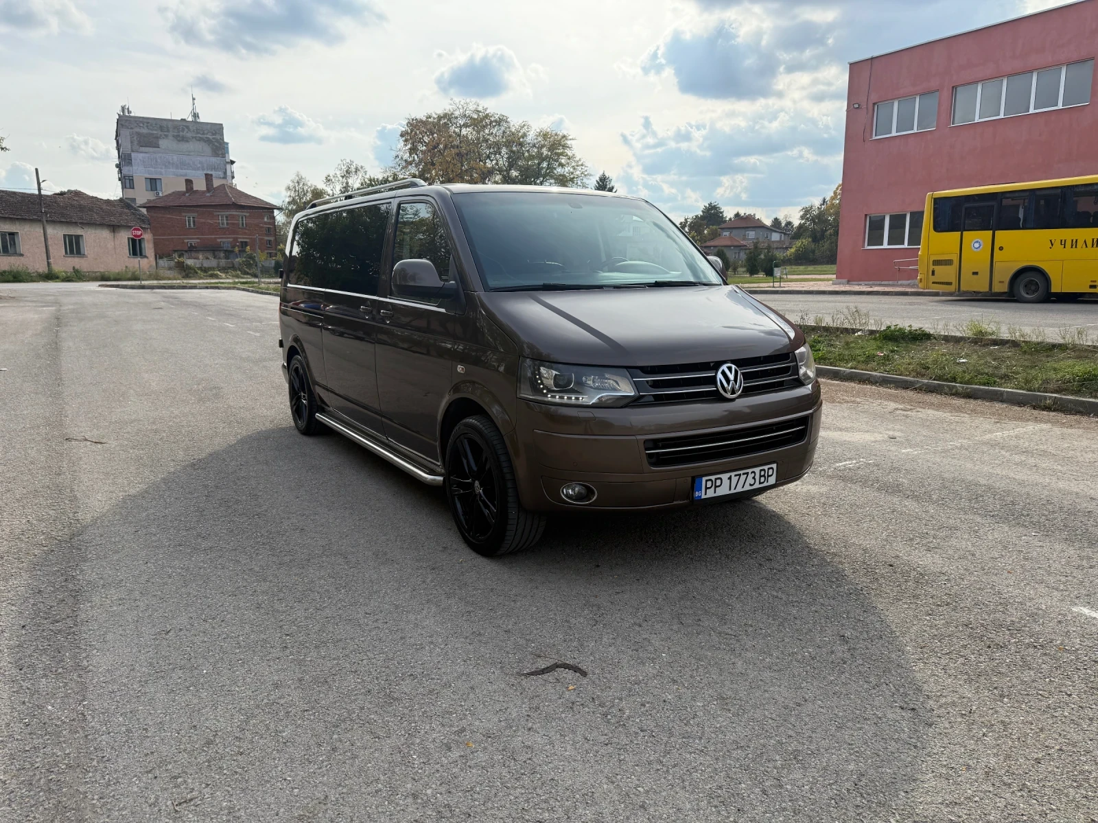 VW T6 2.0TDI-180bhp, Кожа, Хенон, Автоматик, товаропътни - изображение 4 | Auto.bg VW T6 2.0TDI-180bhp, Кожа, Хенон, Автоматик, товаропътни - изображение 4