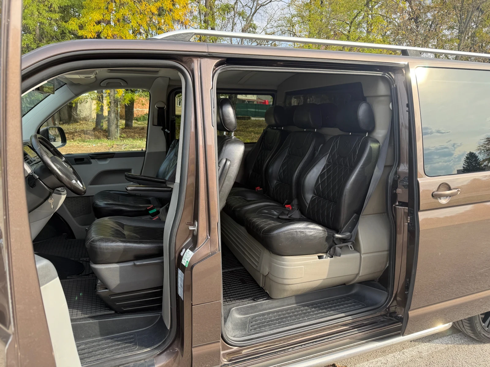 VW T6 2.0TDI-180bhp, Кожа, Хенон, Автоматик, товаропътни - изображение 5 | Auto.bg VW T6 2.0TDI-180bhp, Кожа, Хенон, Автоматик, товаропътни - изображение 5