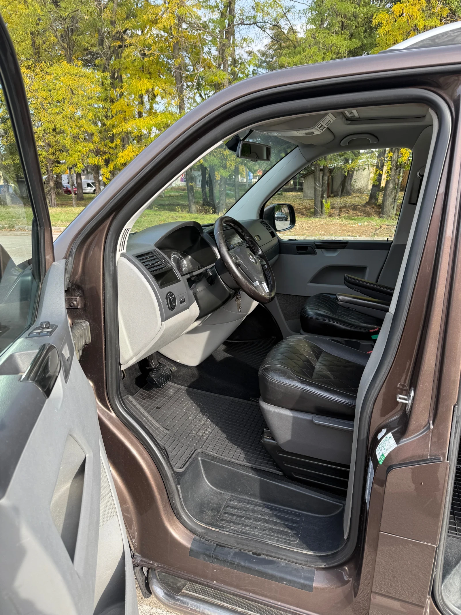 VW T6 2.0TDI-180bhp, Кожа, Хенон, Автоматик, товаропътни - изображение 7 | Auto.bg VW T6 2.0TDI-180bhp, Кожа, Хенон, Автоматик, товаропътни - изображение 7