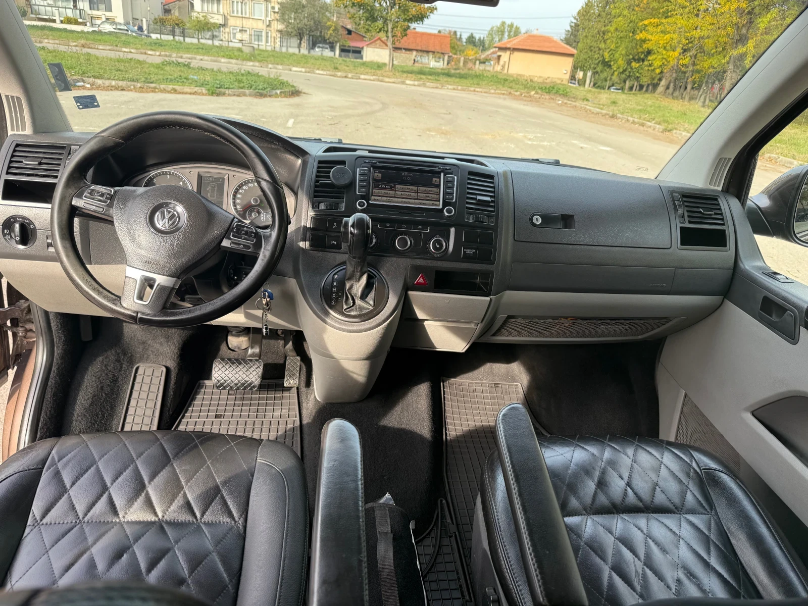 VW T6 2.0TDI-180bhp, Кожа, Хенон, Автоматик, товаропътни - изображение 10 | Auto.bg VW T6 2.0TDI-180bhp, Кожа, Хенон, Автоматик, товаропътни - изображение 10