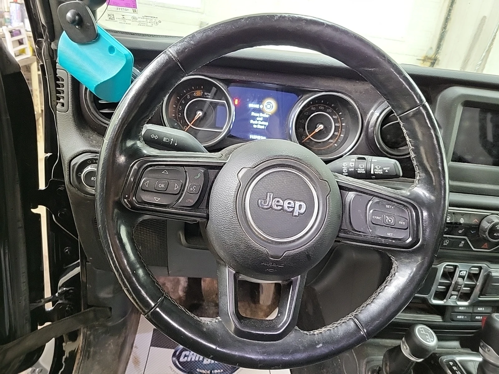 Jeep Wrangler * CARFAX * БЕЗ ПЪРВОНАЧАЛНА ВНОСКА - изображение 9 | Auto.bg Jeep Wrangler * CARFAX * БЕЗ ПЪРВОНАЧАЛНА ВНОСКА - изображение 9