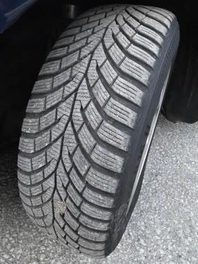 Toyota Auris 2.0 D-4D * FACELIFT* NAVI* KAMERA* START STOP* KEY - 5200 € / 10170.32 лв. - 25529527 17 | Car24.bg Toyota Auris 2.0 D-4D * FACELIFT* NAVI* KAMERA* START STOP* KEY - 5200 € / 10170.32 лв. - 25529527 17