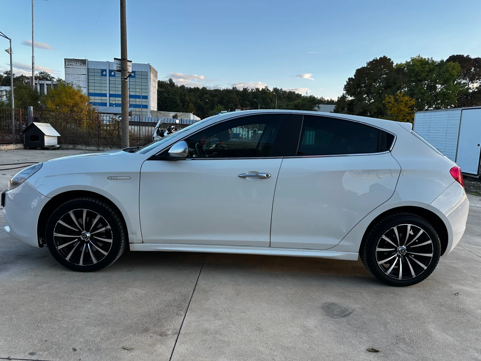 Alfa Romeo Giulietta 2.0 JTDM - КОЖА -  - изображение 7 | Auto.bg Alfa Romeo Giulietta 2.0 JTDM - КОЖА -  - изображение 7