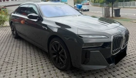 BMW 760 M760e xDrive Theatre Mode