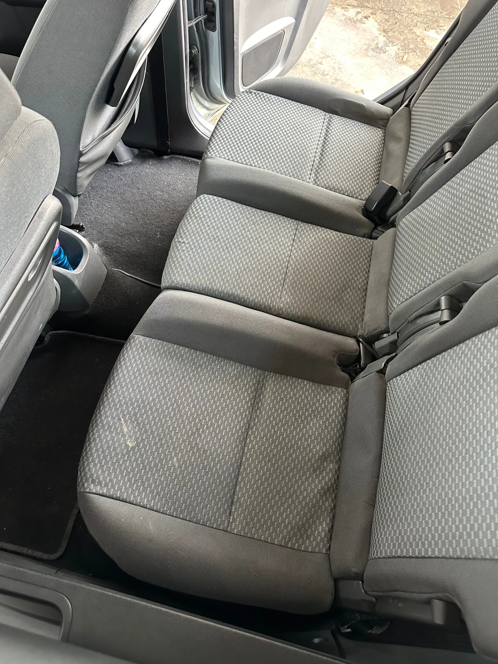 Ford C-max 1.6 TDCI - изображение 10 | Auto.bg Ford C-max 1.6 TDCI - изображение 10