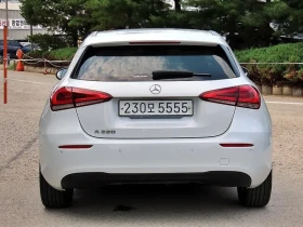 Mercedes-Benz 220 Hatchback | Auto.bg — изображение 4 Mercedes-Benz 220 Hatchback | Auto.bg — изображение 4