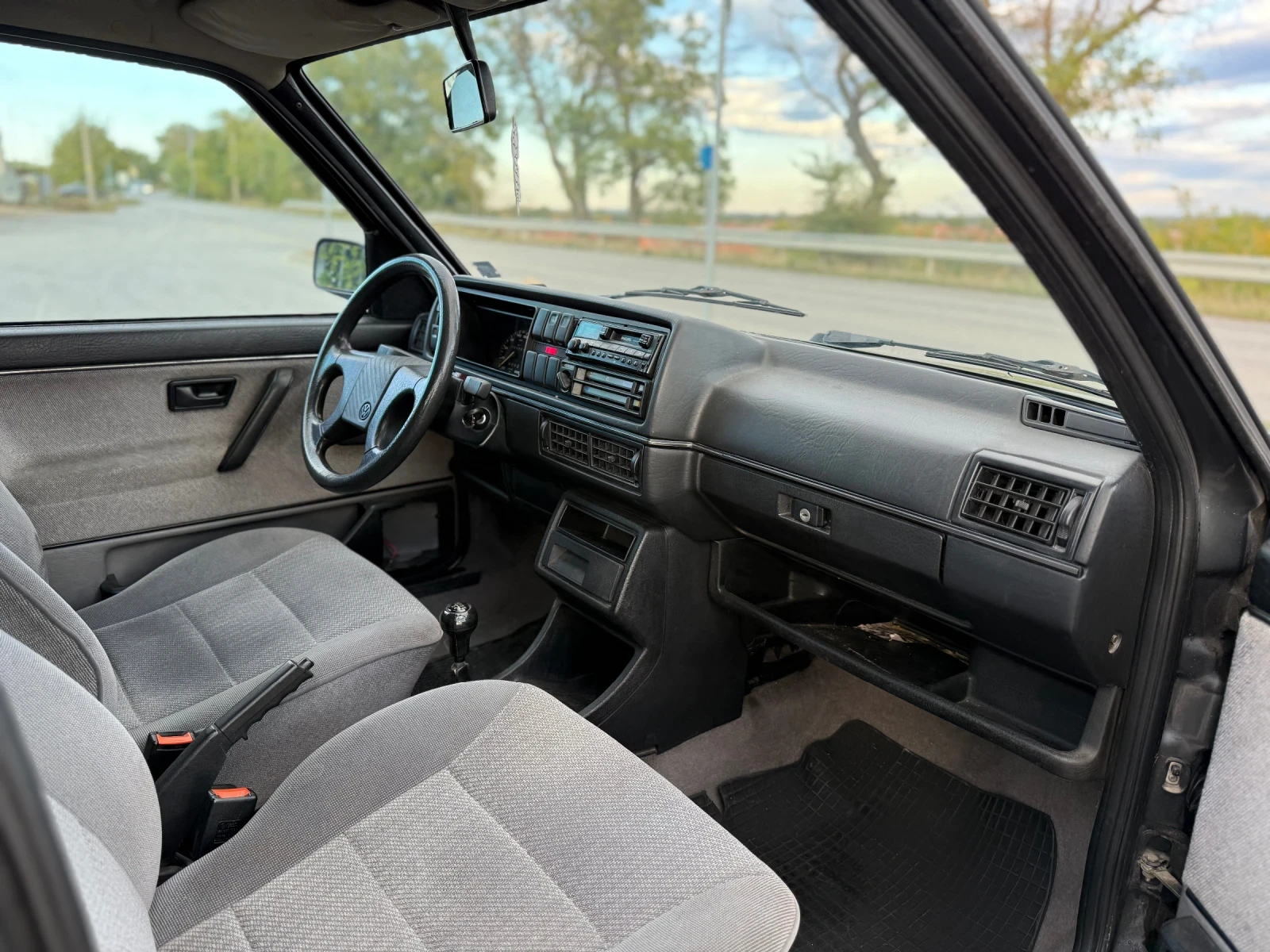 VW Golf 2 1.3i 190хил км /БЕЗ ТОЧКА РЪЖДА/ - изображение 10 | Auto.bg VW Golf 2 1.3i 190хил км /БЕЗ ТОЧКА РЪЖДА/ - изображение 10