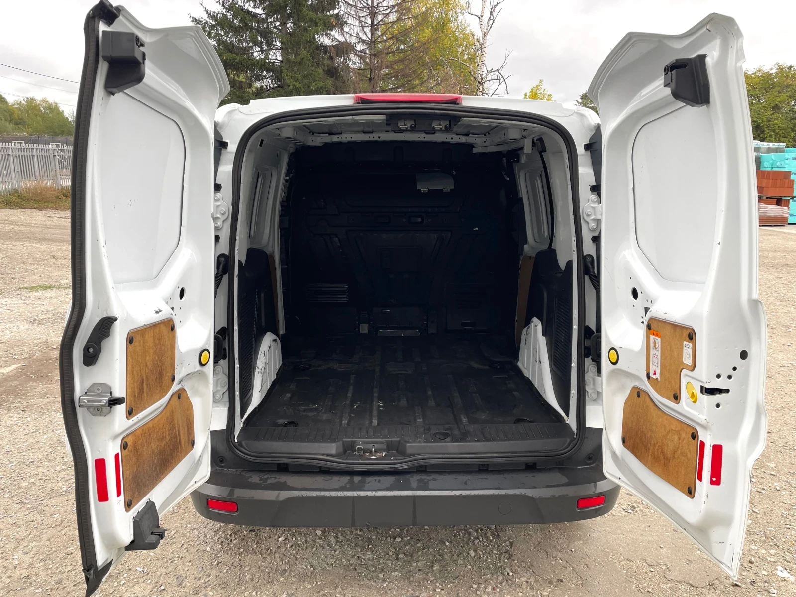 Ford Connect 1.6TDCI 95hp - изображение 10 | Auto.bg Ford Connect 1.6TDCI 95hp - изображение 10