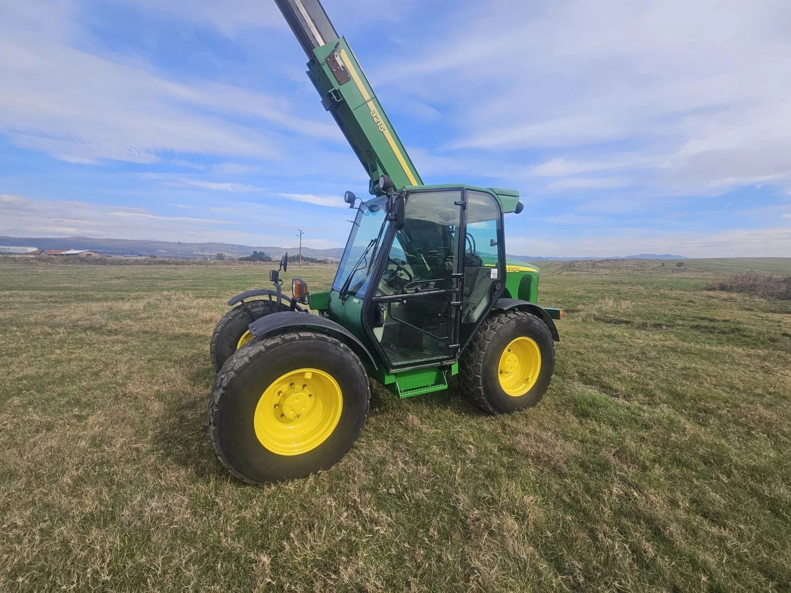 Телескопичен товарач John Deere 3215 - изображение 9 | Auto.bg Телескопичен товарач John Deere 3215 - изображение 9