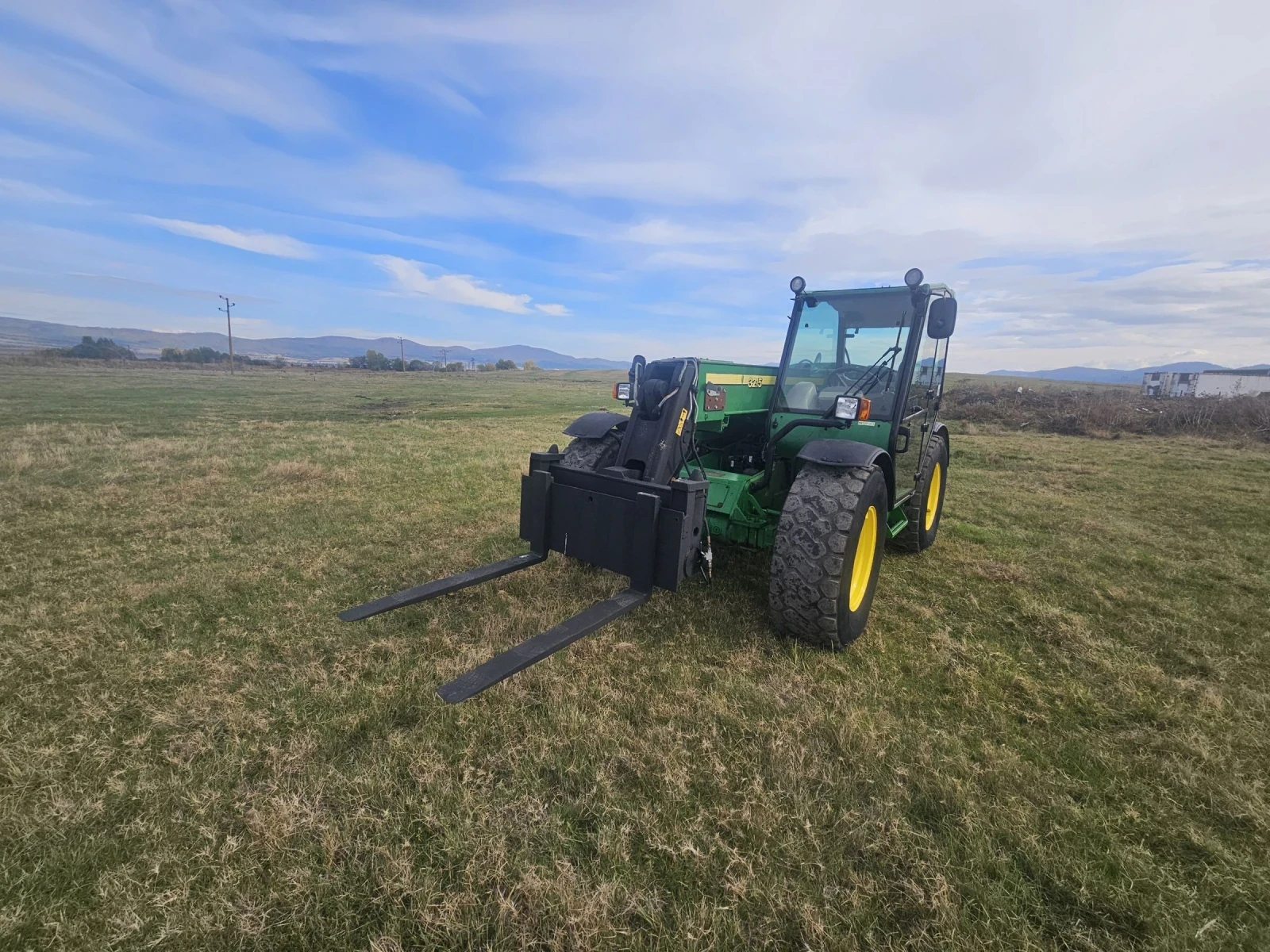 Телескопичен товарач John Deere 3215 - изображение 7 | Auto.bg Телескопичен товарач John Deere 3215 - изображение 7