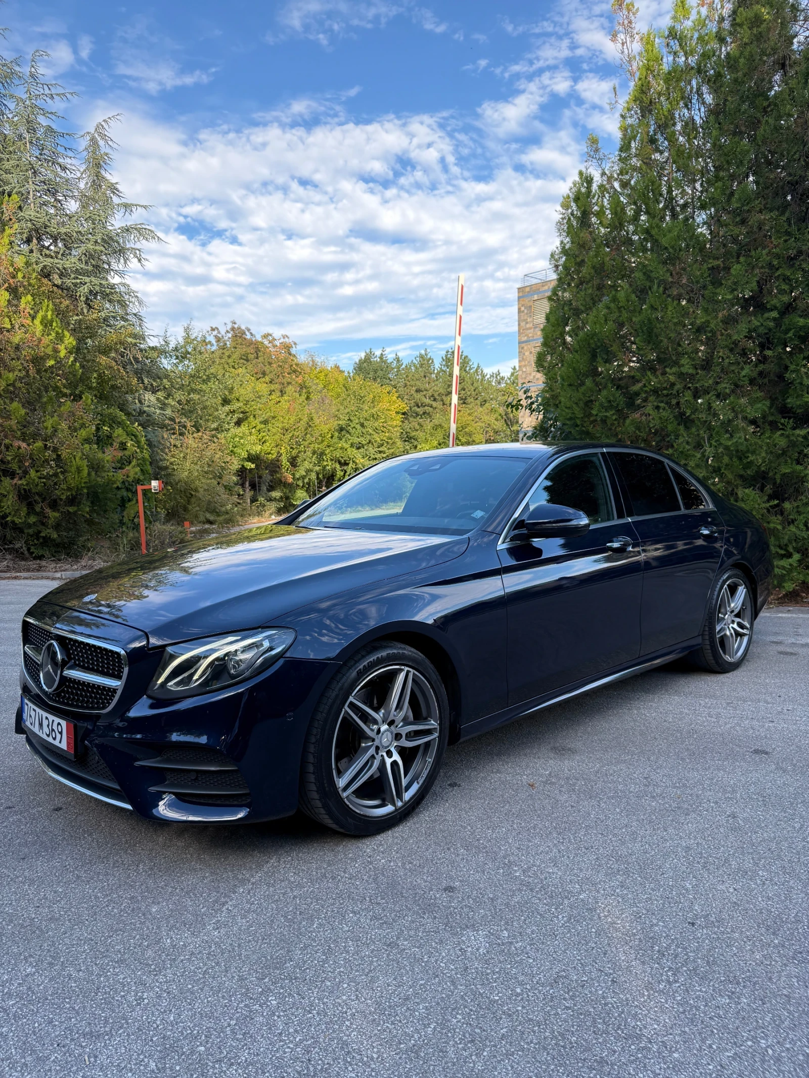 Mercedes-Benz E 220 9G/AMG/Packet/Digital/Head up/Keyless go/Distronic - изображение 6 | Auto.bg Mercedes-Benz E 220 9G/AMG/Packet/Digital/Head up/Keyless go/Distronic - изображение 6