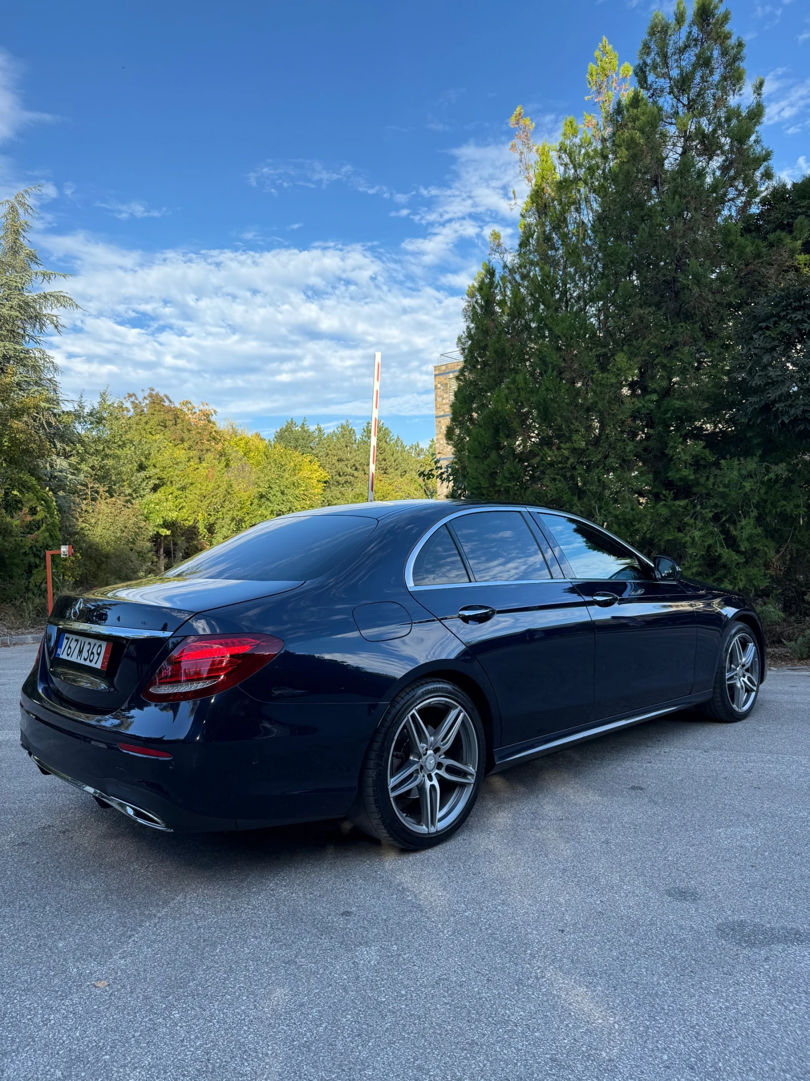 Mercedes-Benz E 220 9G/AMG/Packet/Digital/Head up/Keyless go/Distronic - изображение 7 | Auto.bg Mercedes-Benz E 220 9G/AMG/Packet/Digital/Head up/Keyless go/Distronic - изображение 7