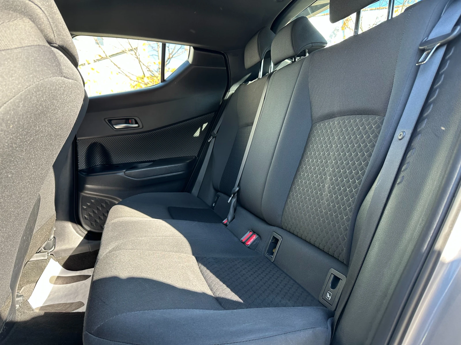 Toyota C-HR 1.8 Hybrid 98 к.с. - изображение 9 | Auto.bg Toyota C-HR 1.8 Hybrid 98 к.с. - изображение 9