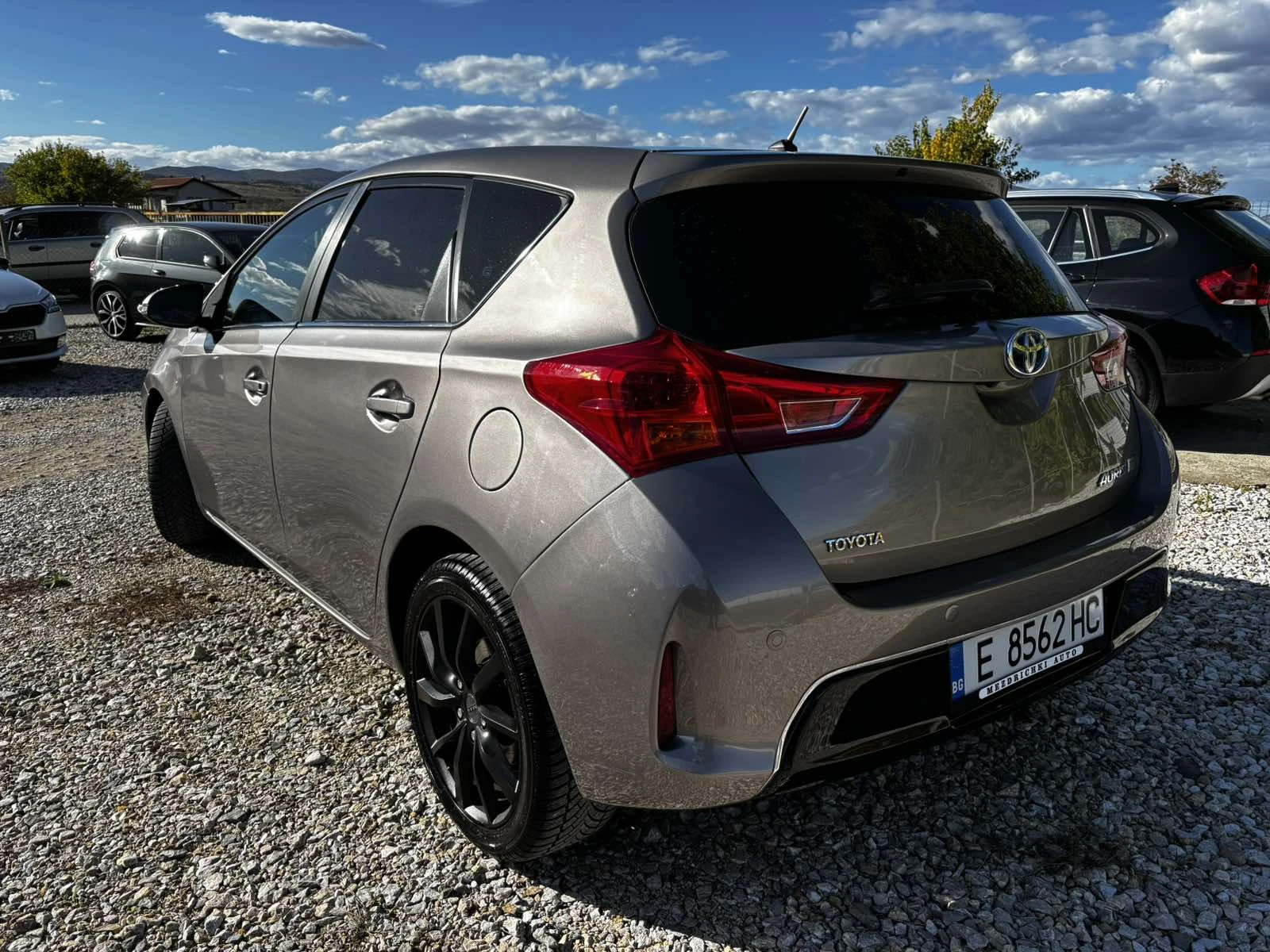 Toyota Auris 1.8i Hybrid  - изображение 6 | Auto.bg Toyota Auris 1.8i Hybrid  - изображение 6