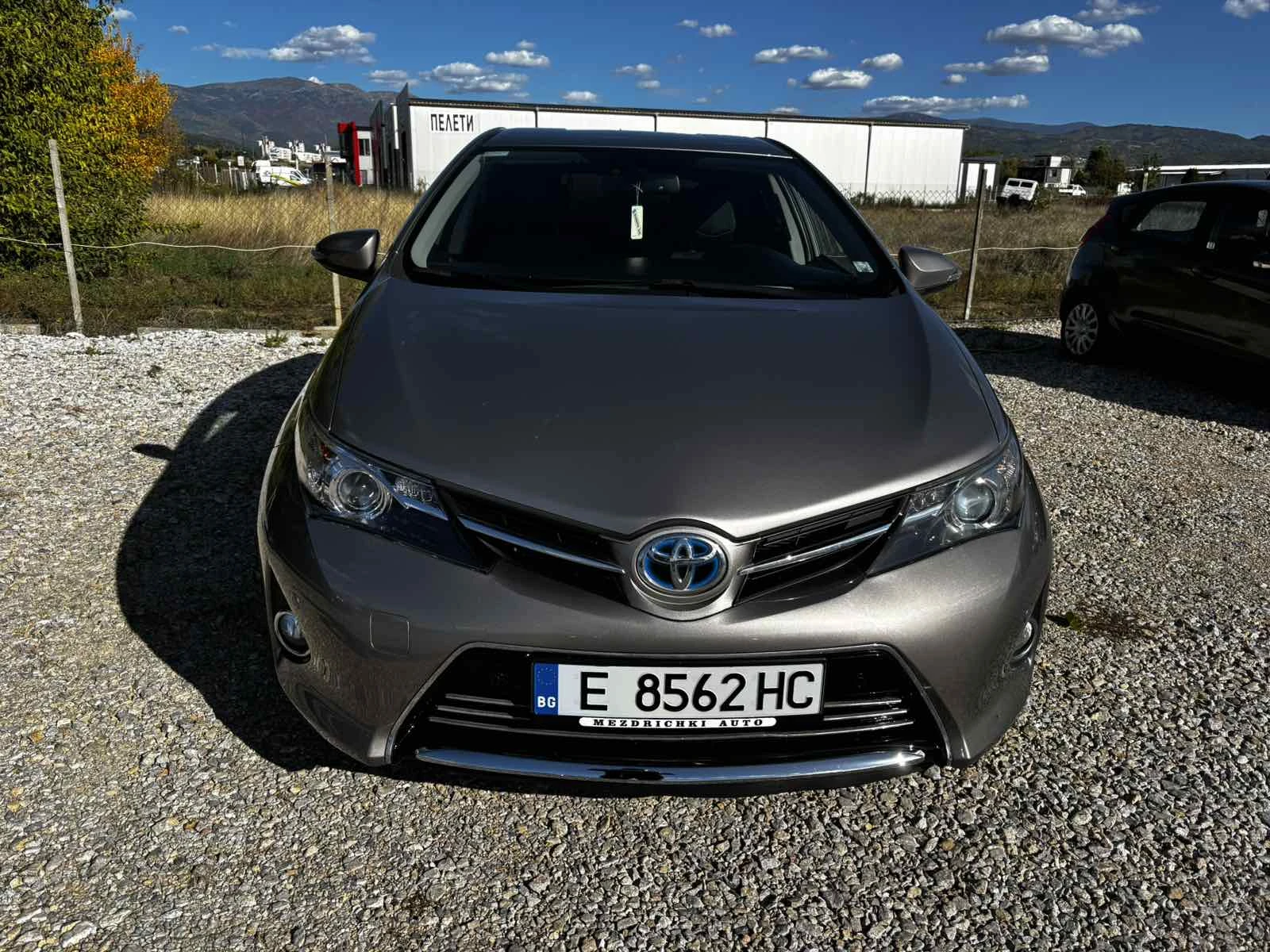 Toyota Auris 1.8i Hybrid  - изображение 2 | Auto.bg Toyota Auris 1.8i Hybrid  - изображение 2