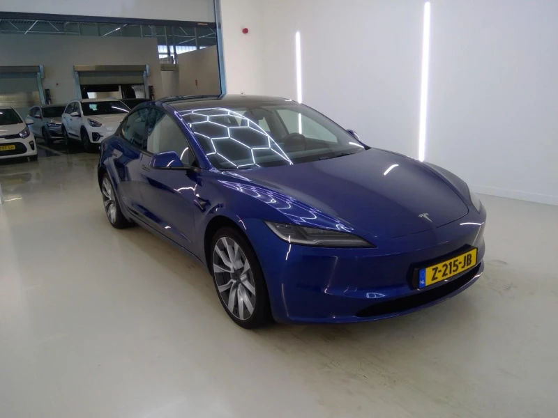 Tesla Model 3 Standart Range Leather LED Navi Camera Pano 93.2% - 32295 € - 39697013 1 | Car24.bg Tesla Model 3 Standart Range Leather LED Navi Camera Pano 93.2% - 32295 € - 39697013 1
