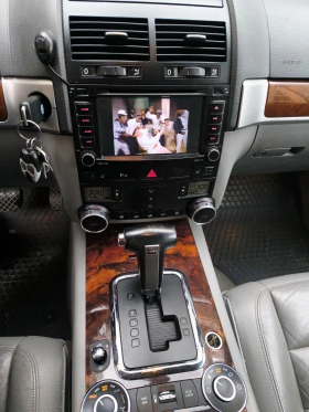 VW Touareg 3.0 TDI 4x4 Въздушно окачване Кожа - НОВИ ГУМИ - 13999 лв. / 7157.58 € - 19849478 9 | Car24.bg VW Touareg 3.0 TDI 4x4 Въздушно окачване Кожа - НОВИ ГУМИ - 13999 лв. / 7157.58 € - 19849478 9